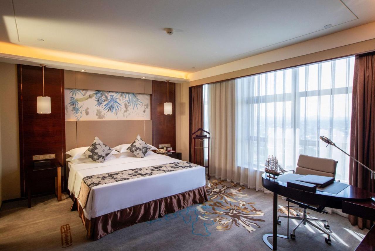 Hotel Ramada Yiyang Taojiang Esterno foto