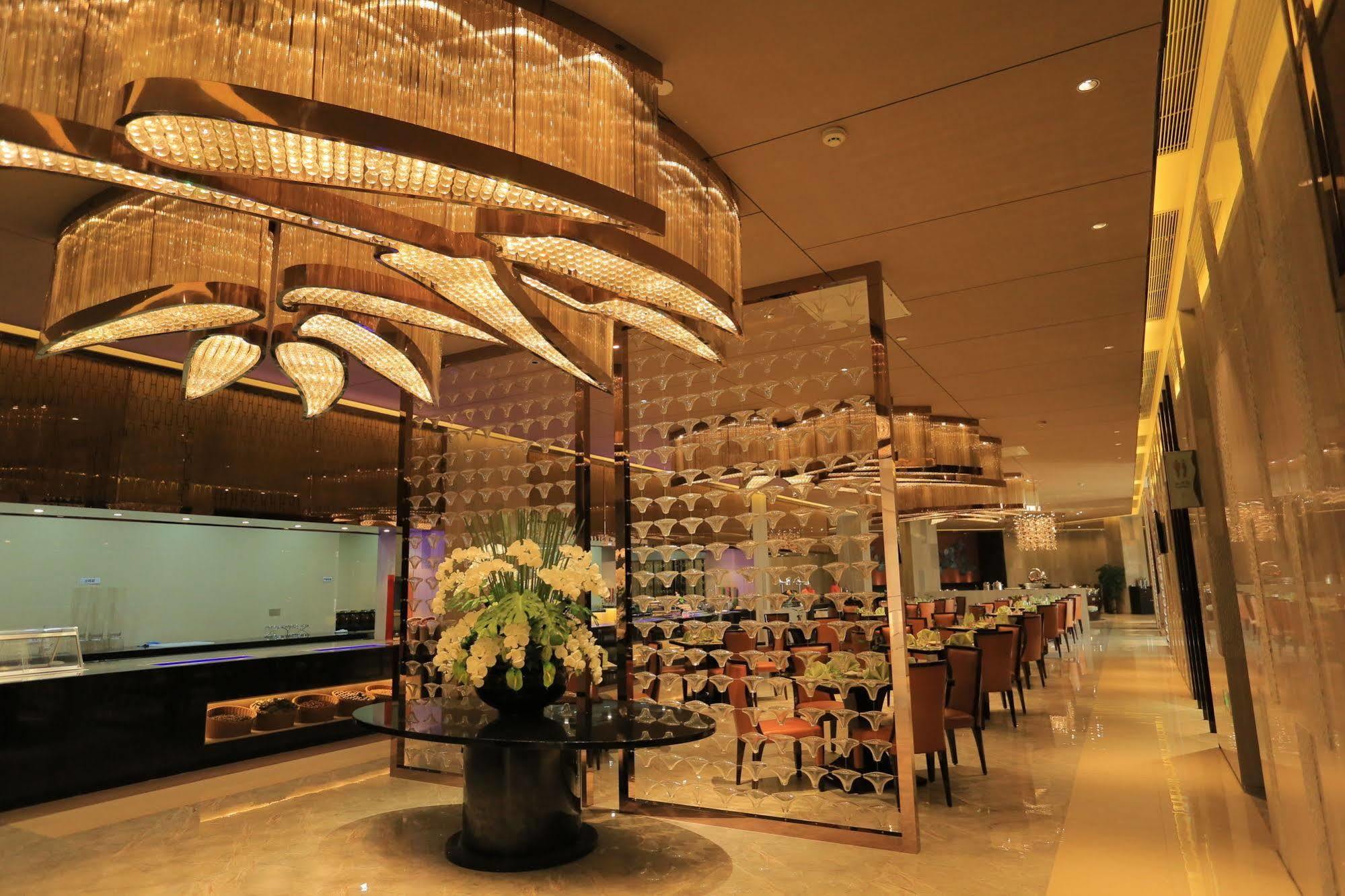 Hotel Ramada Yiyang Taojiang Esterno foto