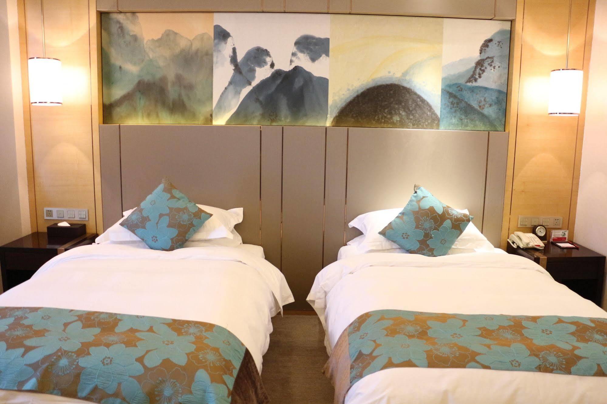 Hotel Ramada Yiyang Taojiang Esterno foto