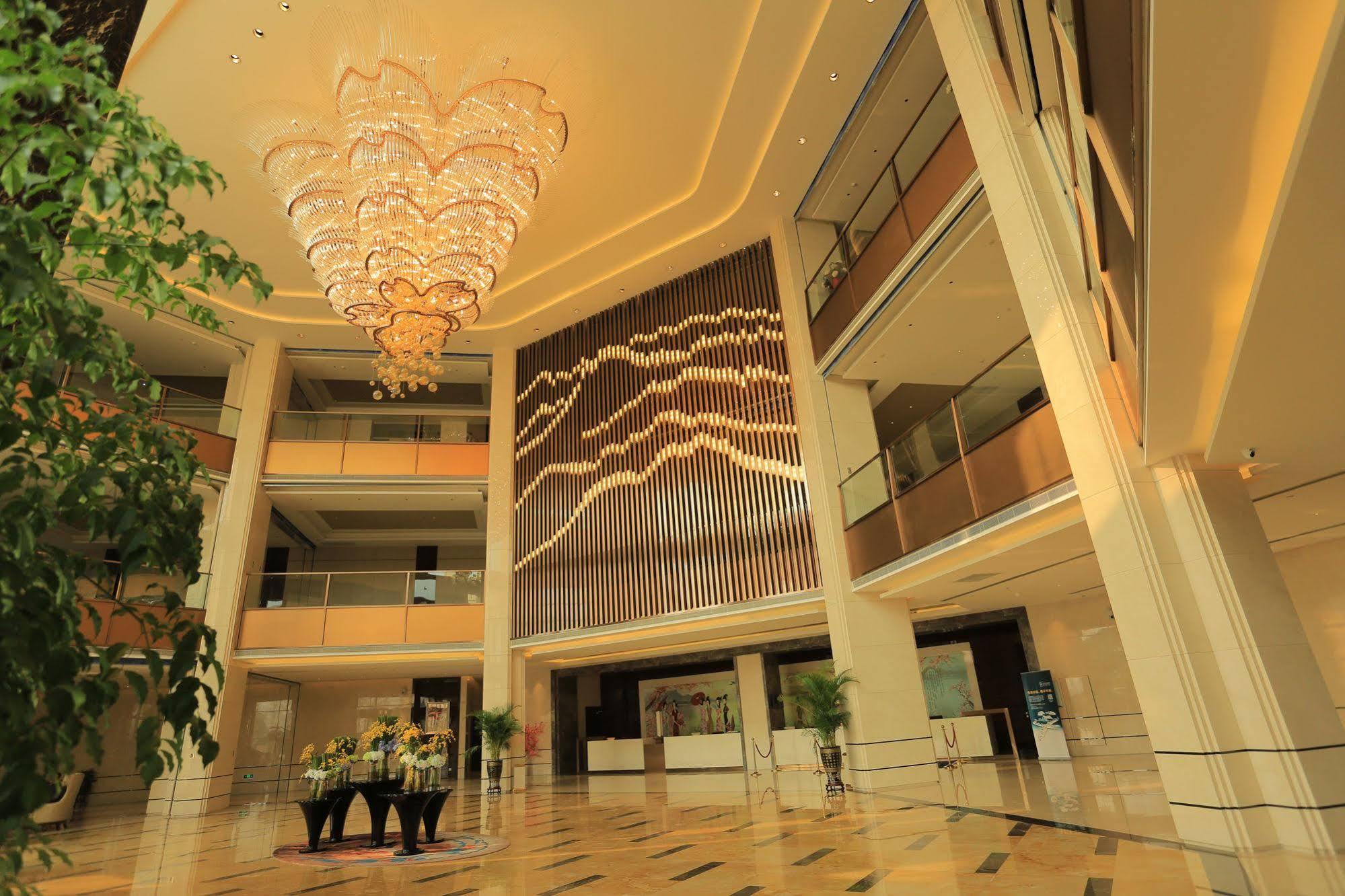 Hotel Ramada Yiyang Taojiang Esterno foto